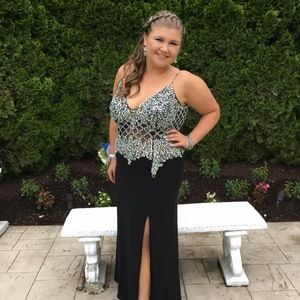 Meet your Posher, Elaina